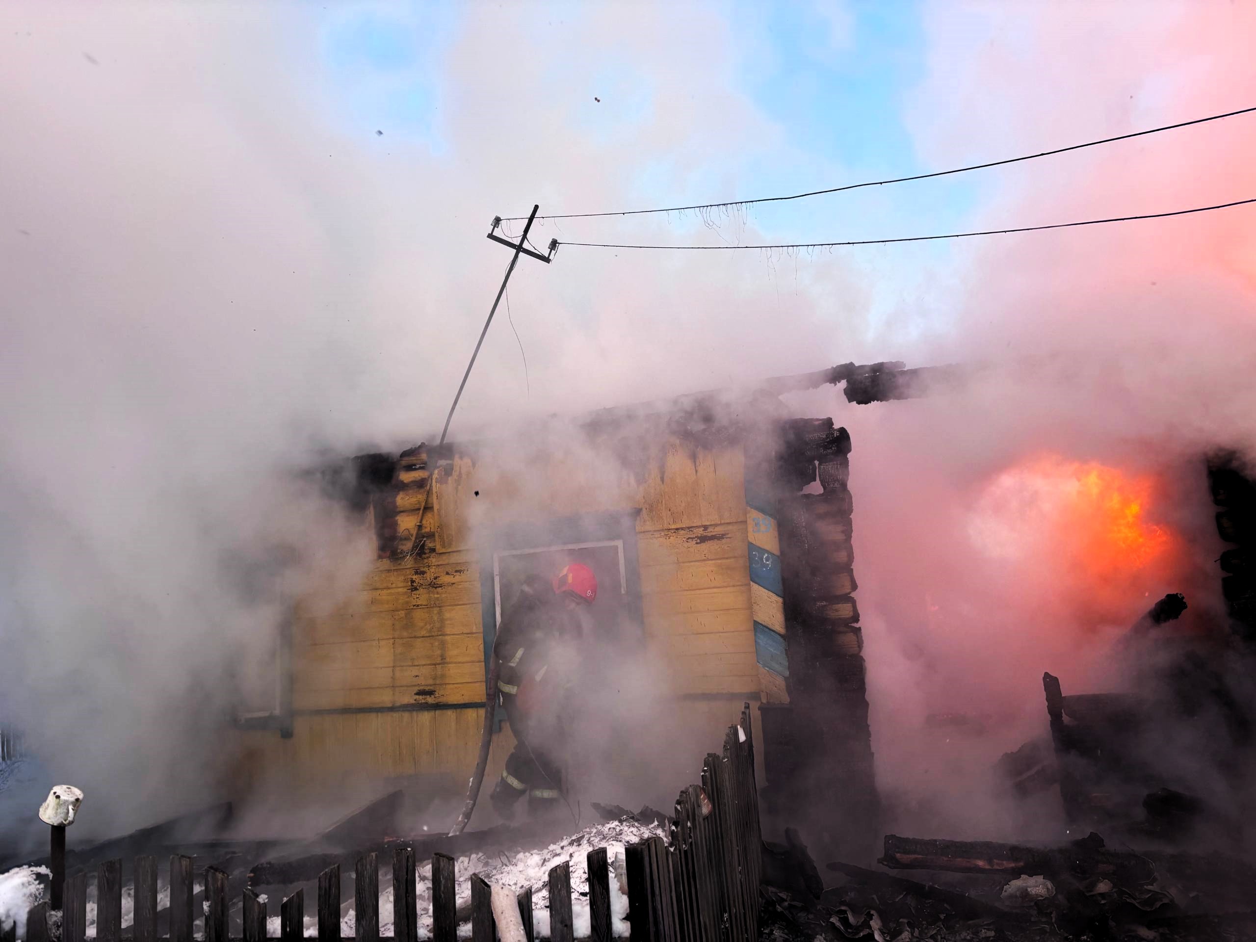 Дом пенсионерки горел в Глубокском районе – хозяйка спаслась