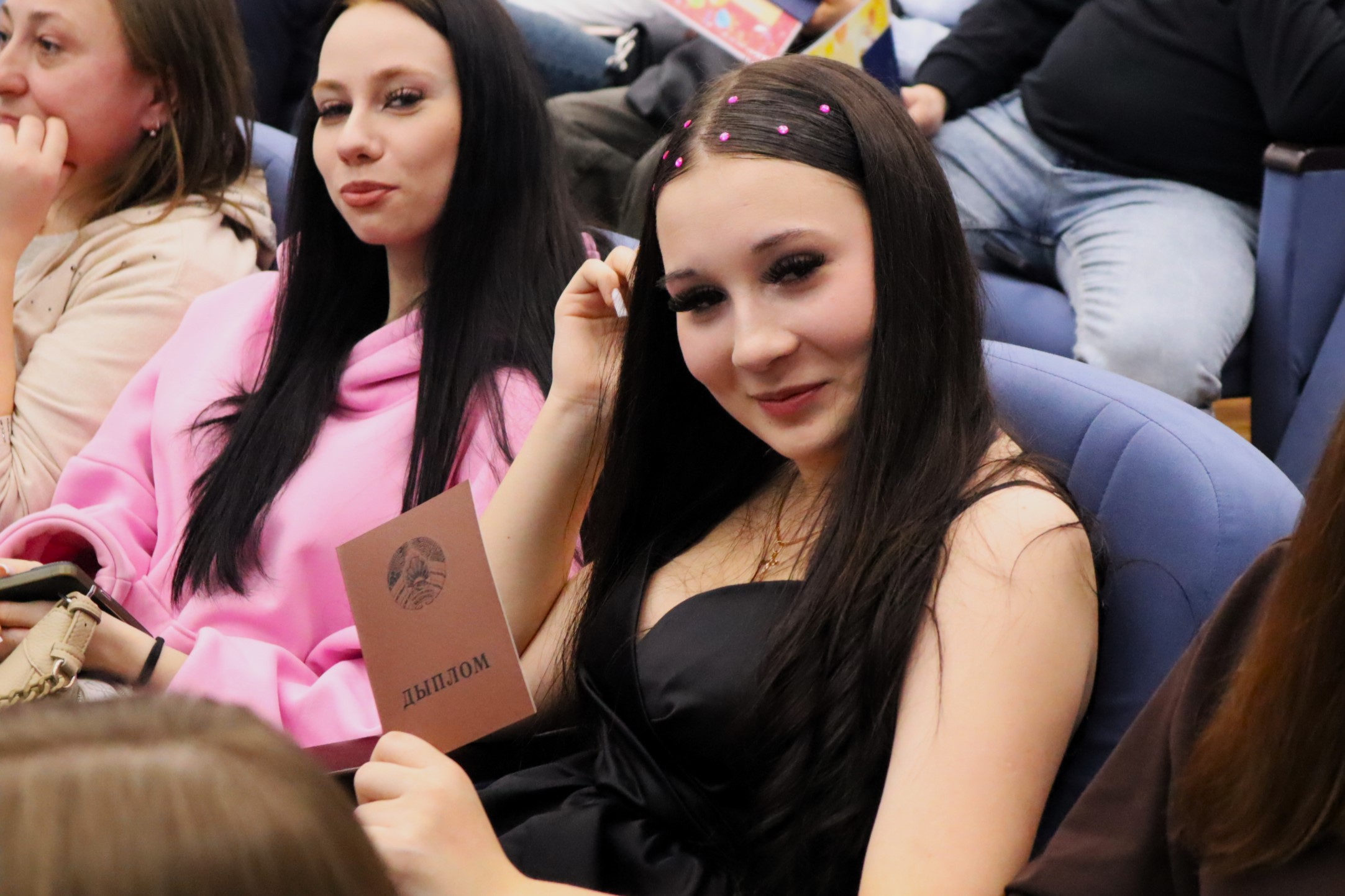 В Молодечно первыми в этом году получили дипломы будущие молодые специалисты магазинов и строительных организаций