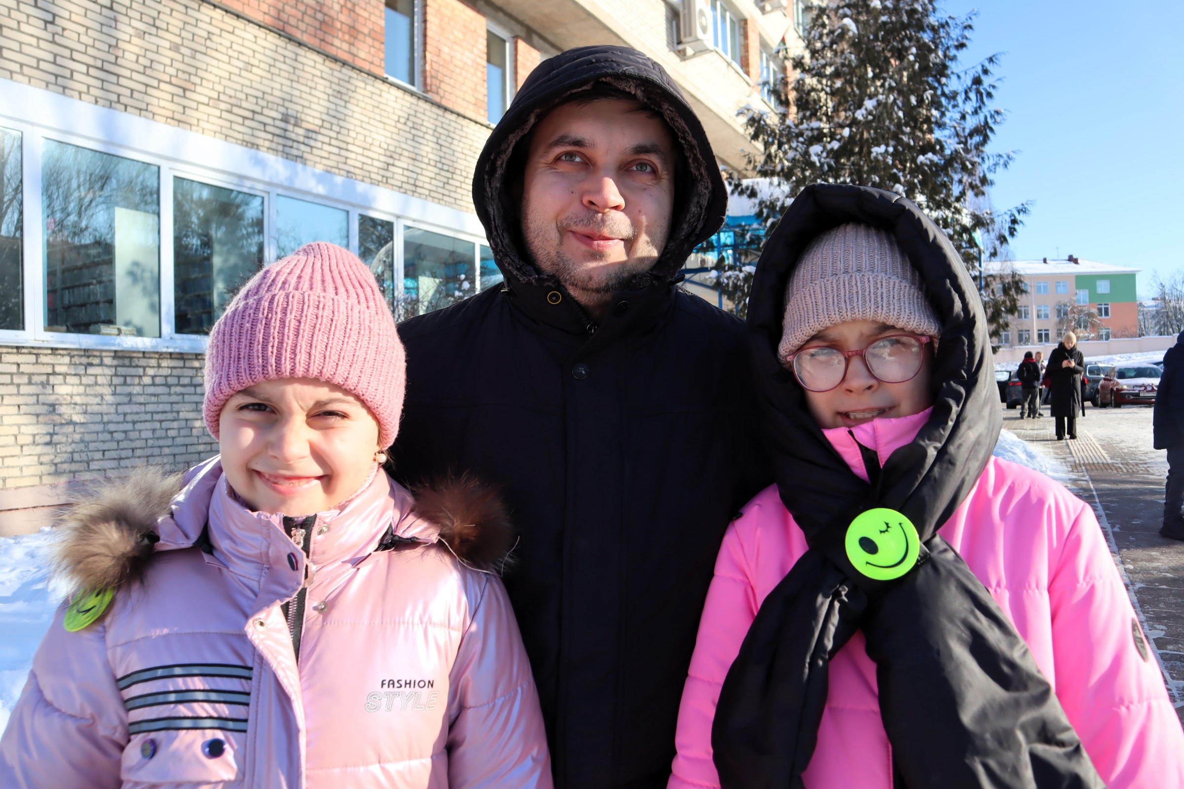 Папа Юра не пустит дочек в школу при минус 30. А при каком морозе в Молодечно не пускают детей в школу их мамы?