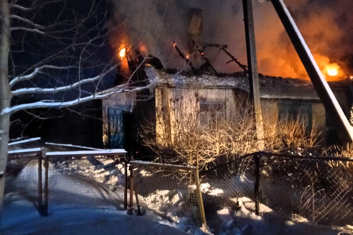 Дом с газовым баллоном внутри горел под Поставами