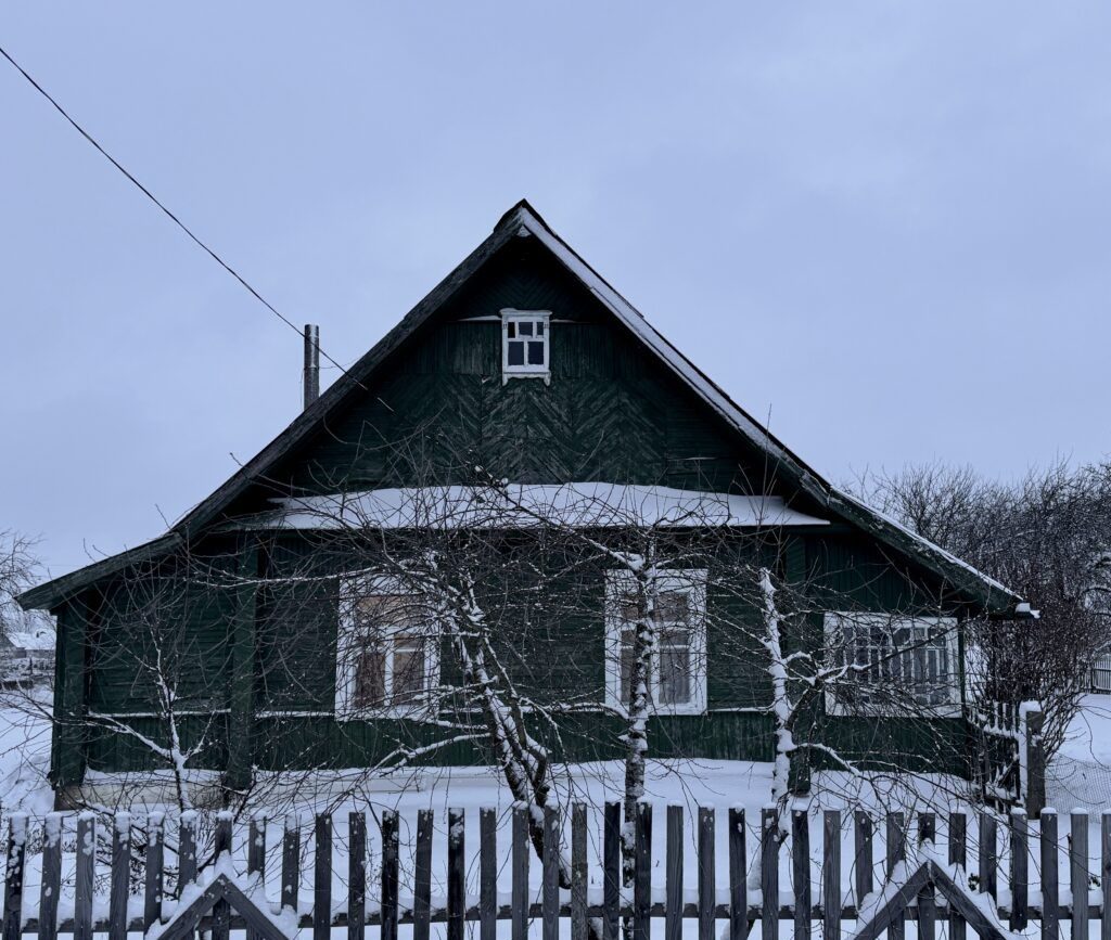 Домик между водоёмами продают в Мядельском районе
