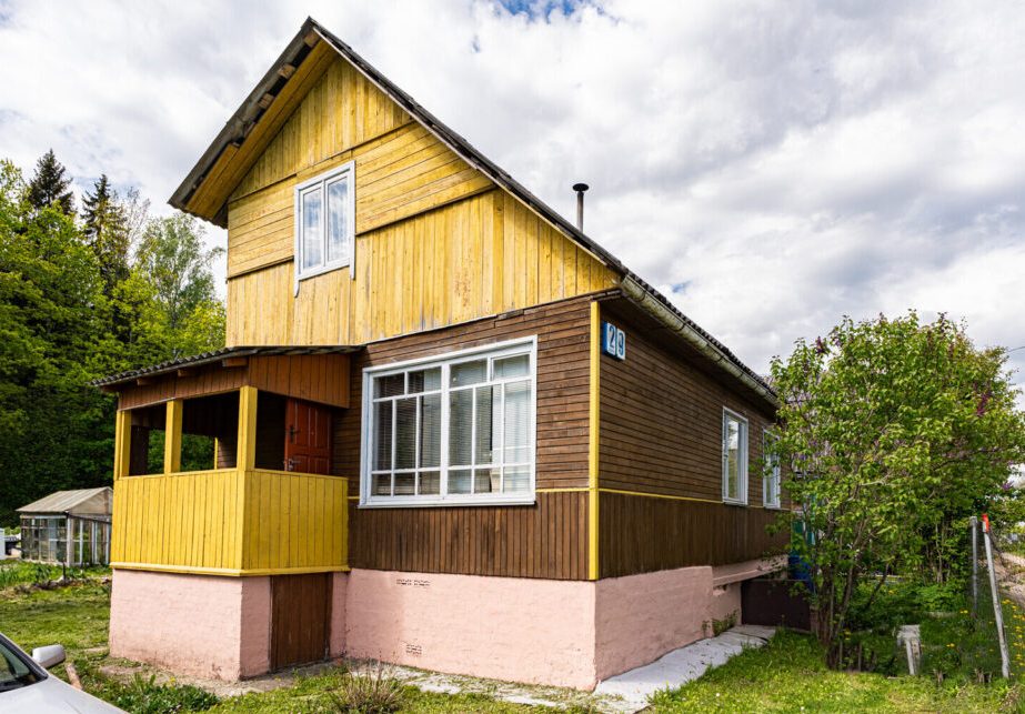 Ухоженный деревянный дом продают в Молодечненском районе - смотрим цену