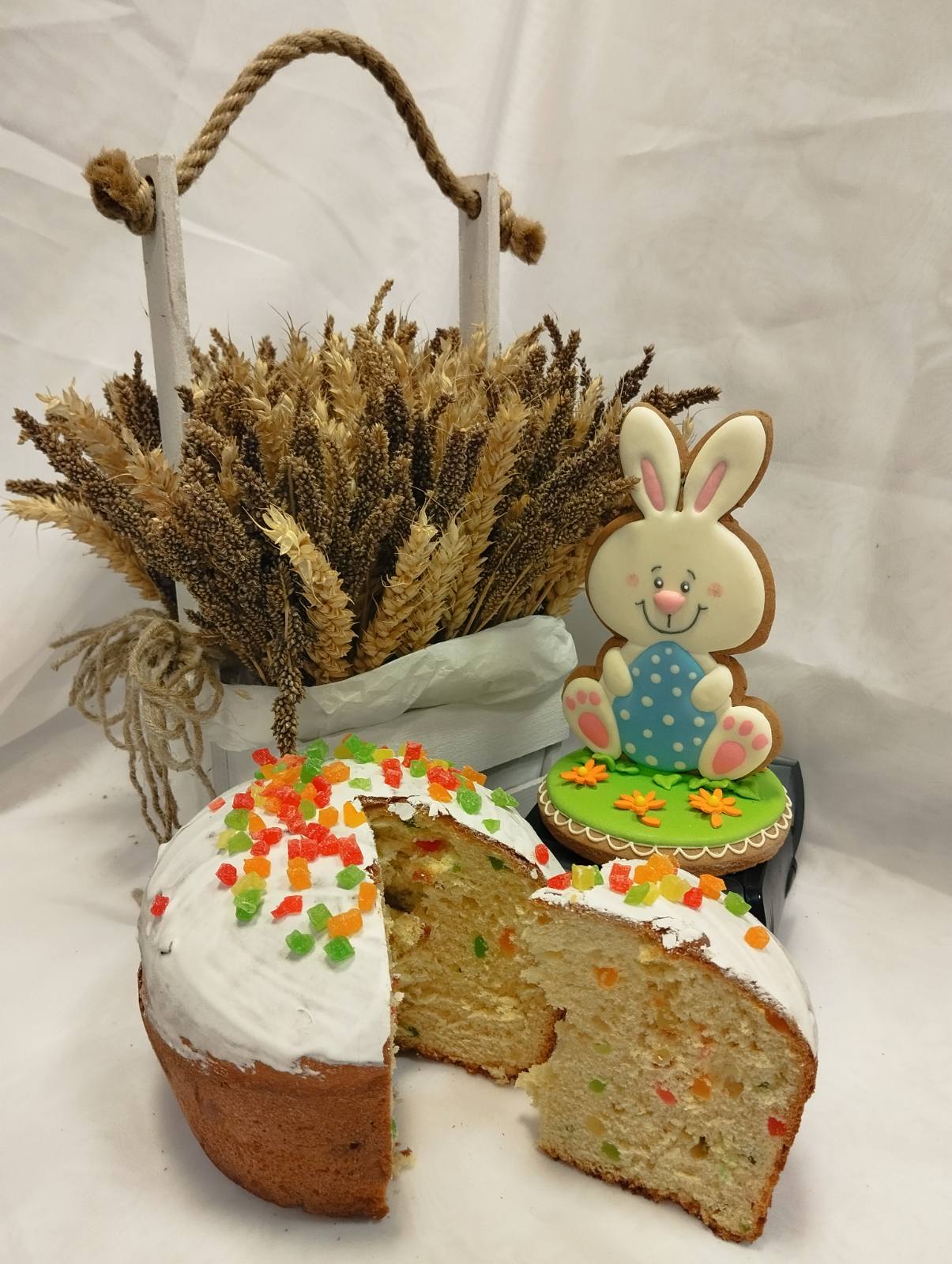 Дорогие друзья, филиал «Молодечненский хлебозавод» предлагает вашему вниманию широкий ассортимент кондитерских изделий к светлому празднику Пасхи