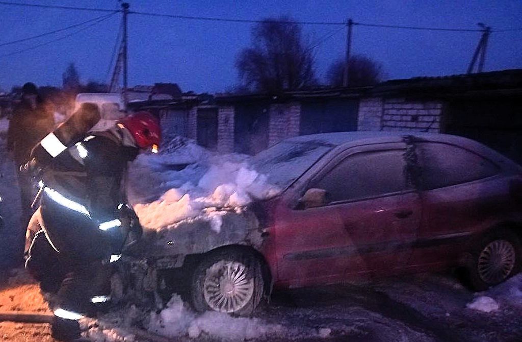 Французская легковушка 19-летнего парня вспыхнула в Глубоком
