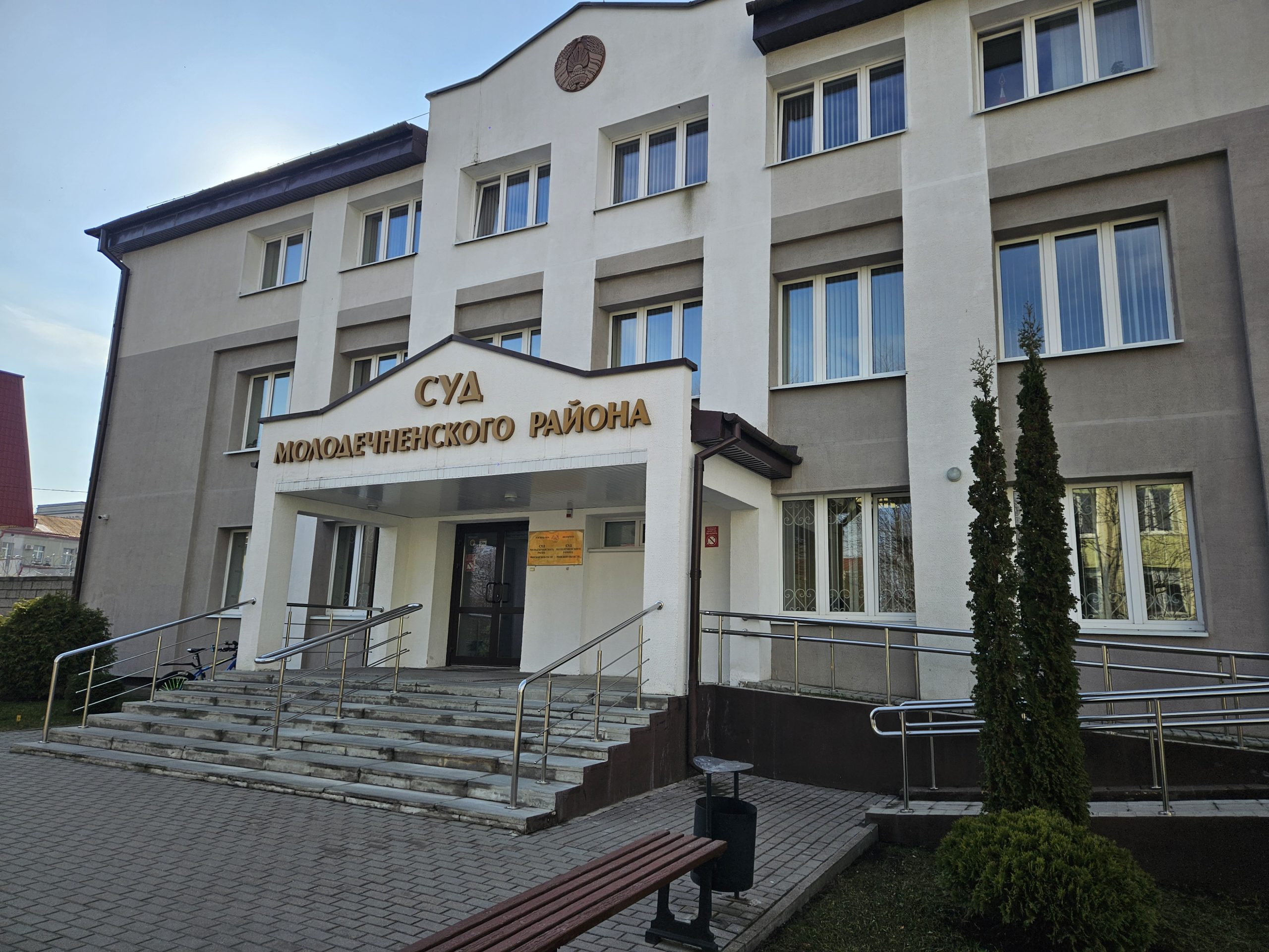 В Молодечно вора, который влез в чужой дом через окно, приговорили к 3 годам колонии строгого режима