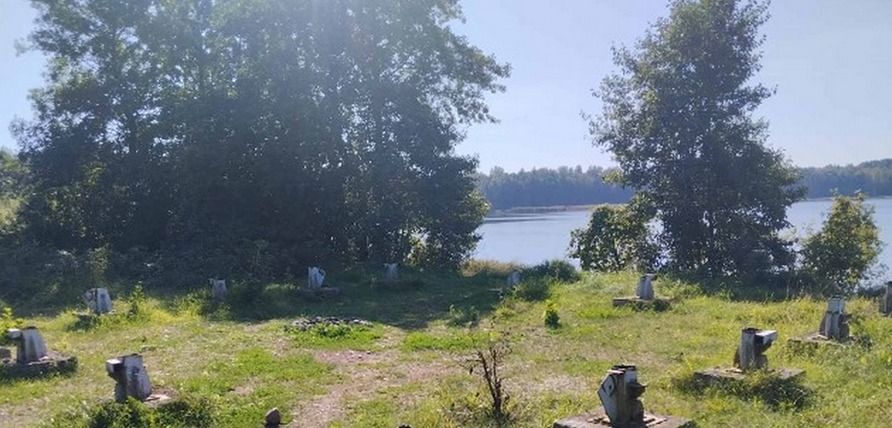 В Мядельском районе можно купить участки для строительства турбазы возле озера