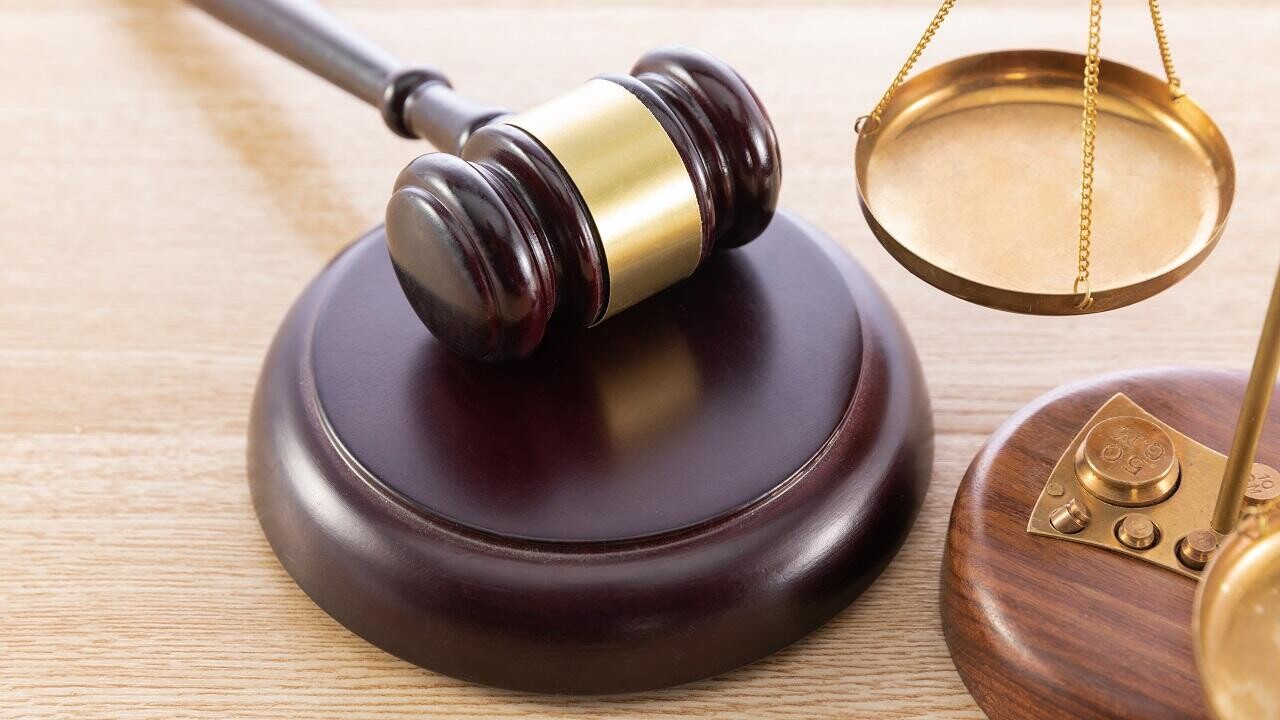 Директора организации, который помогал выпускникам избежать отработки, будут судить