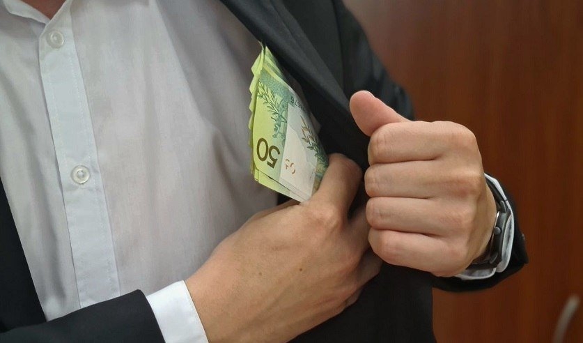 Директор ЖКХ в Минской области обогатился за счёт государства на сотни тысяч рублей