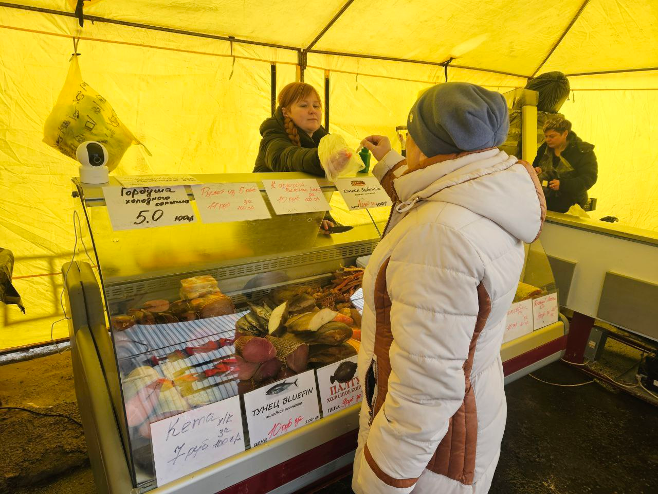 Дикую рыбу северных морей привезли в Молодечно и продают дешевле