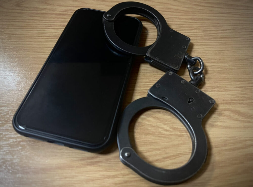 В Мядельском районе в санатории у мужчины украли мобильный телефон