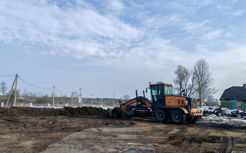В Будславе начали обустройство стоянки