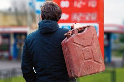 Житель Вилейского района слил 185 литров солярки из служебного автомобиля