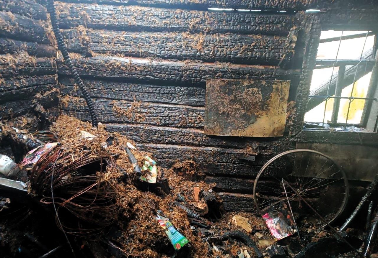 Пожар уничтожил крышу дома в Молодечненском районе