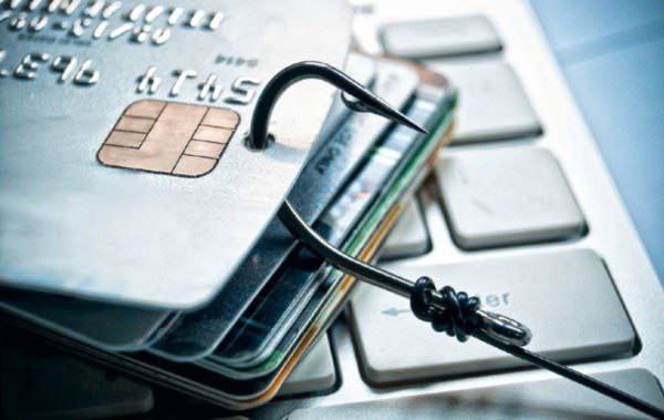 Попытка понравиться виртуальной знакомой обернулась для парня потерей более 160 тысяч рублей