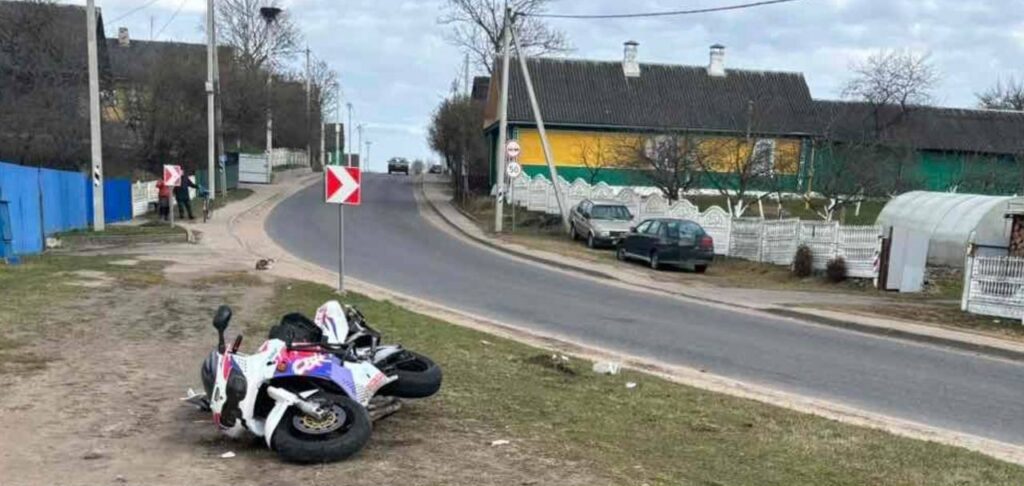 Мотоциклист опрокинулся из-за выбежавшей на дорогу собаки в Молодечненском районе