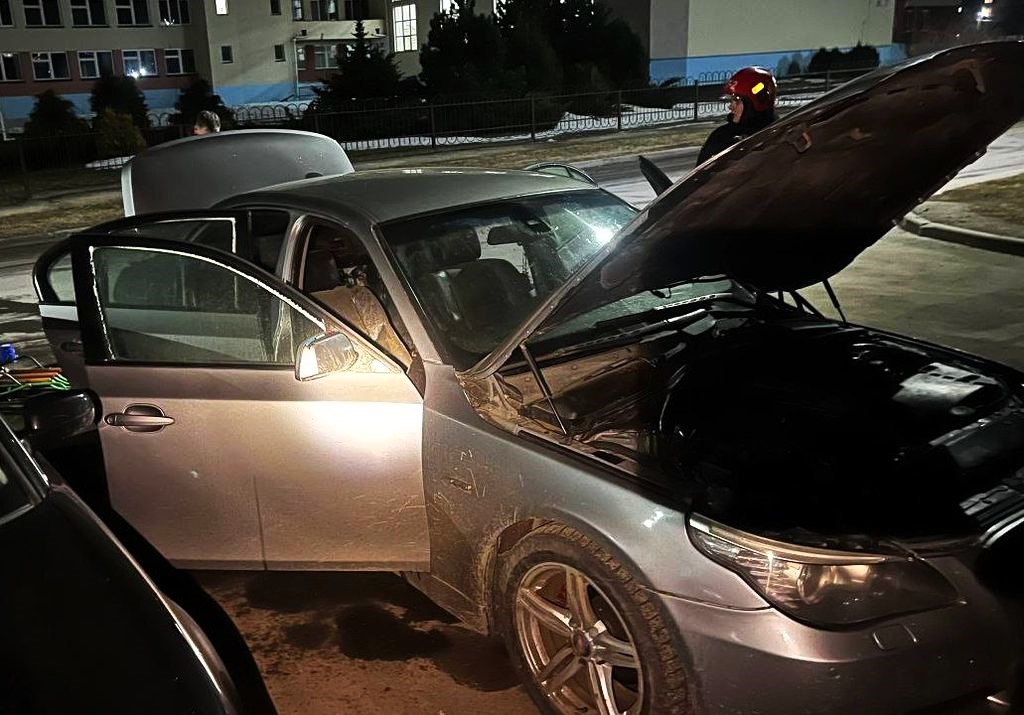 Легковушка горела вечером в Сморгони