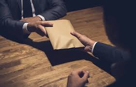 Топ-менеджера предприятия энергосистемы и руководителей частной организации будут судить за взятки