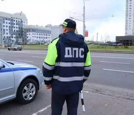 За взятку инспекторам ГАИ задержан водитель-бесправник 