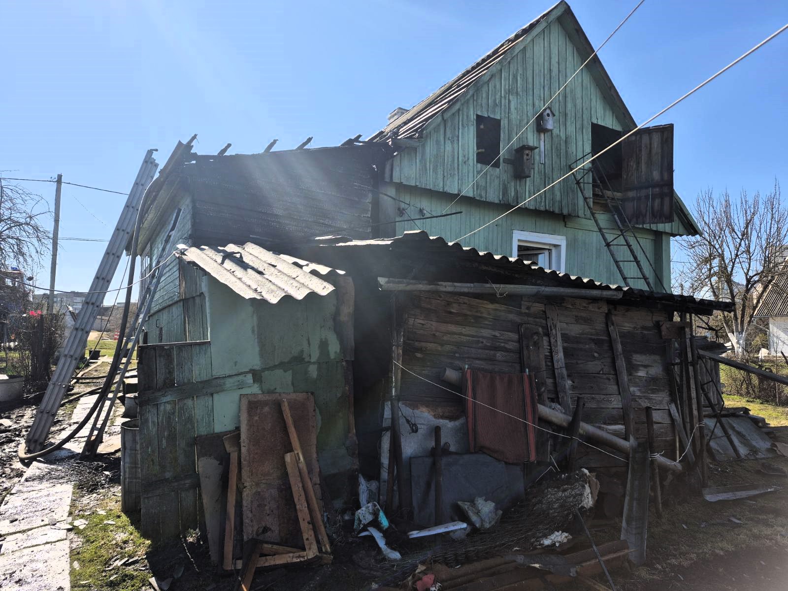 90-летняя пенсионерка спаслась из своего горящего дома в Глубоком