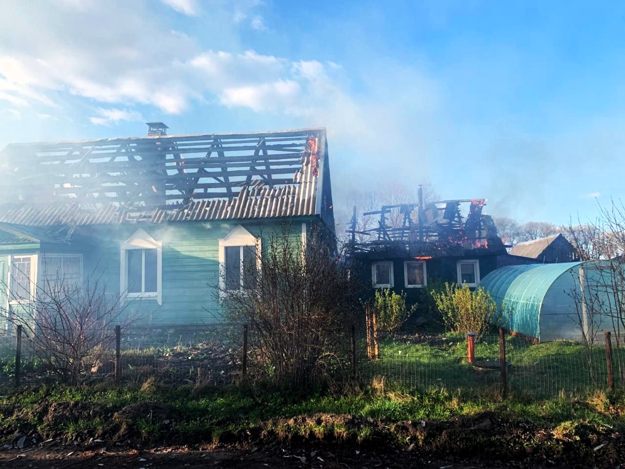 В Браславском районе сарай сгорел, огнем повреждены дом и баня