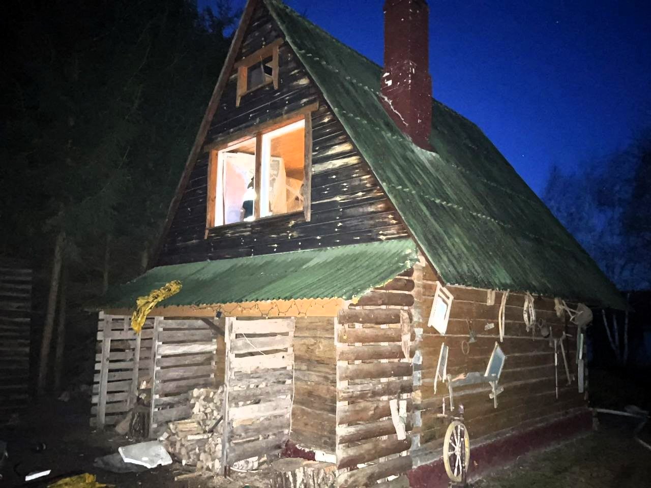 Мужчина в деревне под Поставами спасался из своей горящей бани