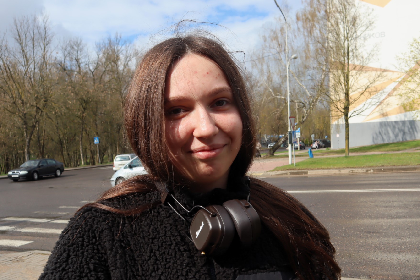 Надя хочет миллион долларов и яхту. Молодечненцы рассказали, сколько денег им нужно для полного счастья