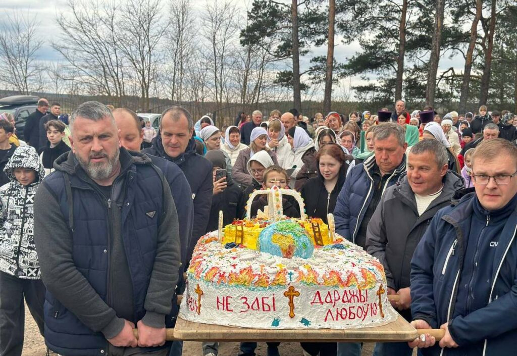 120-килограммовый пасхальный пирог испекли в Вилейке