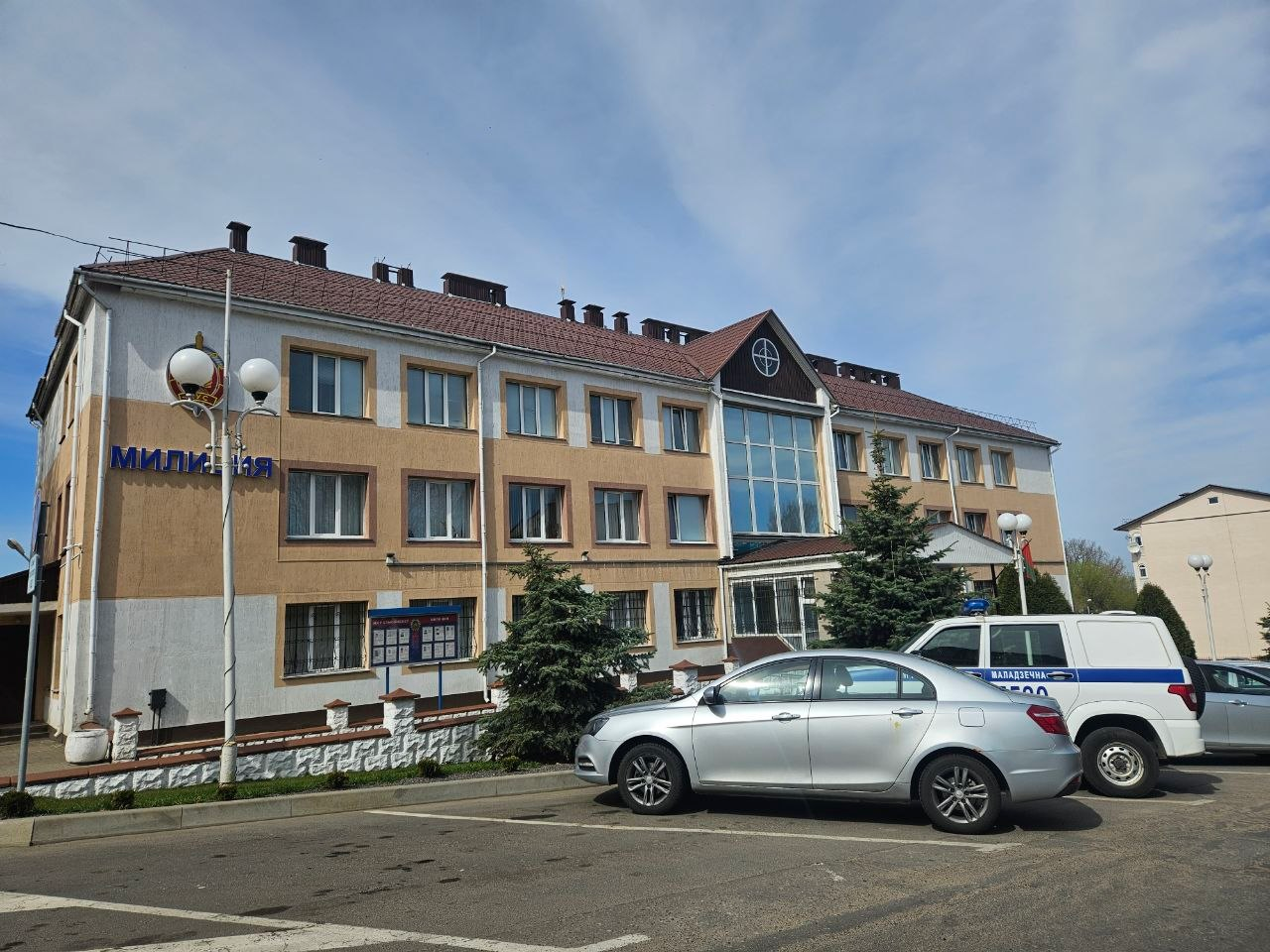 Перенос рабочего дня 2 мая коснётся тех, кто планировал в субботу регистрировать автомобиль, получать водительское удостоверение или менять паспорт. Поясняем подробности