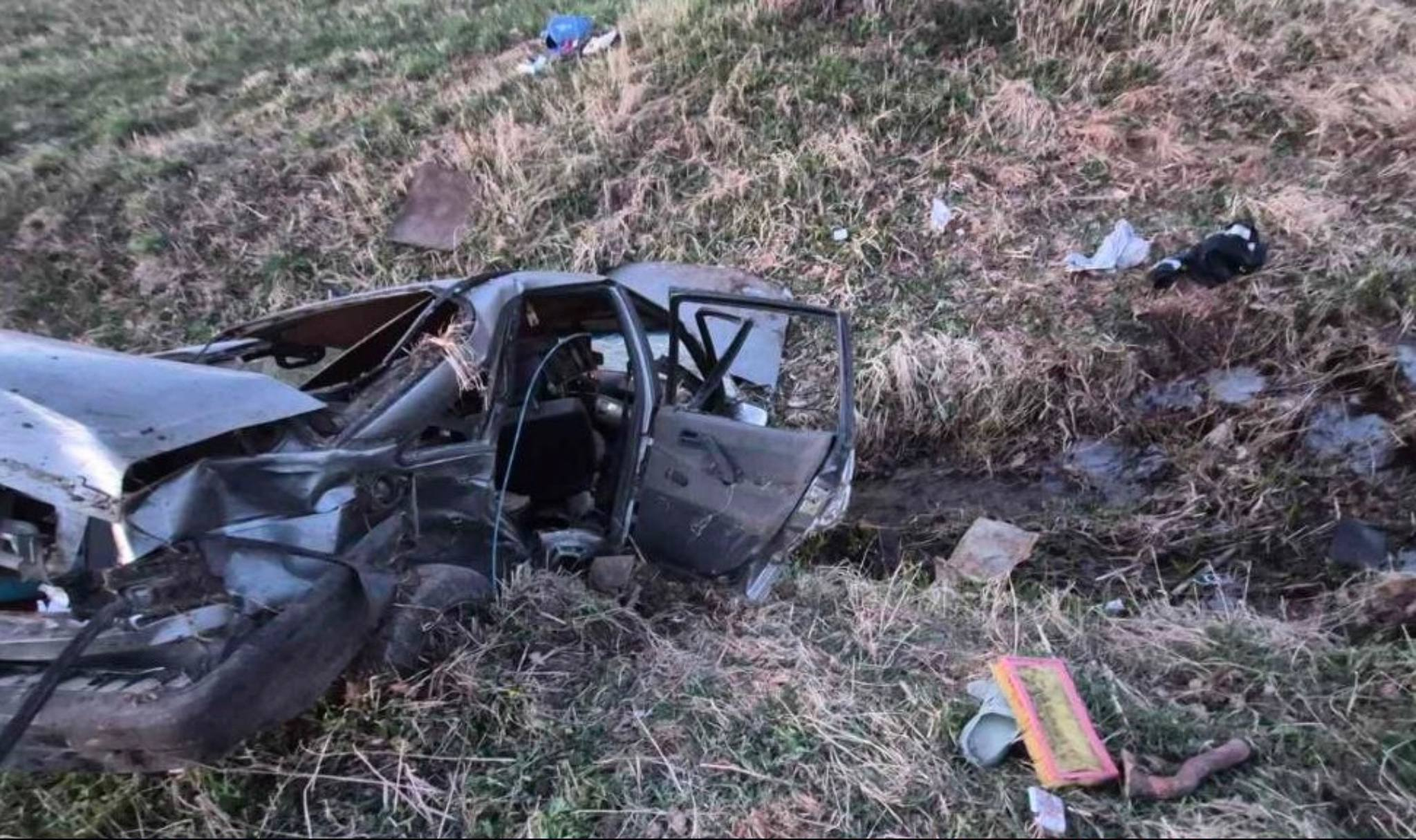 В Глубокском районе в больнице оказались водитель и пассажир автомобиля, который съехал в кювет