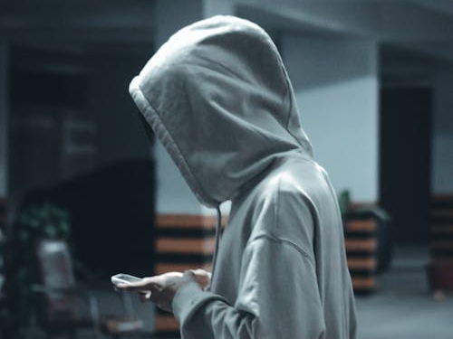 Жителю Молодечненского района мошенники угрожали расправой над родственниками