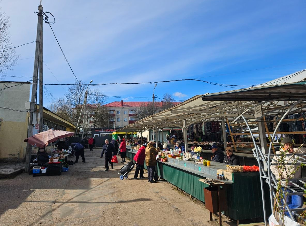 Спросили в налоговой инспекции, надо ли платить налог за продажу на рынке рассады, саженцев, овощей и фруктов