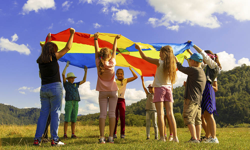 Узнали стоимость путевки в детский лагерь 