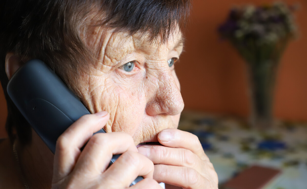 Пенсионерка в выходной не смогла перевести мошенникам 2 тысячи долларов