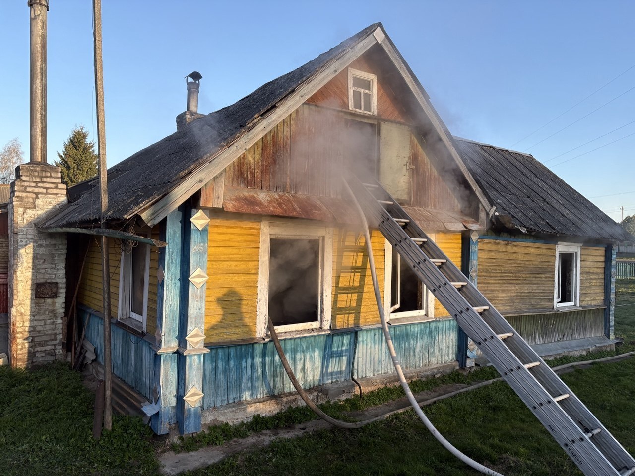 Обгоревшее тело хозяина дома нашли спасатели на пожаре в Молодечненском районе