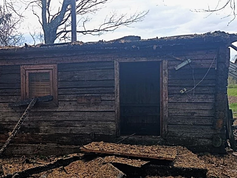 Крыша деревянной бани сгорела в Воложинском районе