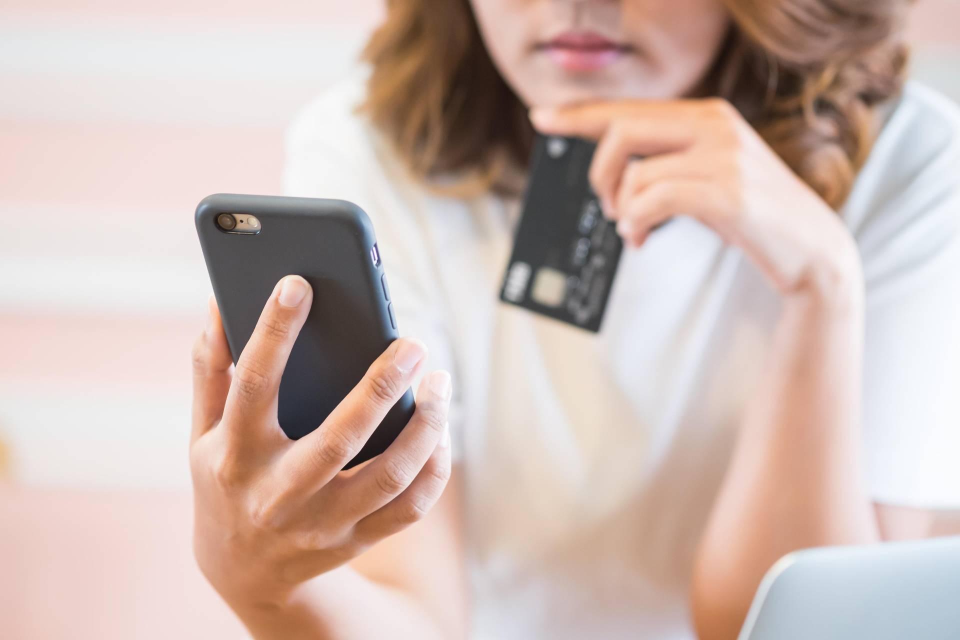 Мошенники шантажировали жительницу Мяделя, взломав её учетную запись в мессенджере