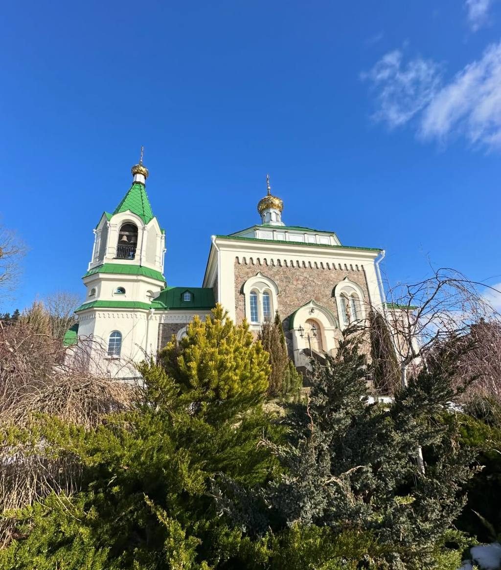 Настоятель храма в Вишнево о «пластиковом обмане» и настоящем смысле Радуницы