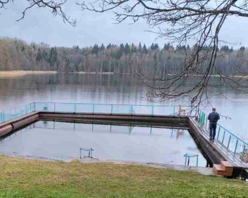 В Витебской области два рыбака утонули, упав с понтона