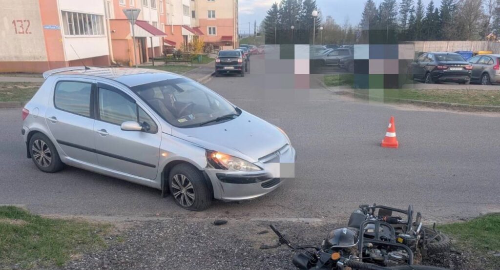 Подросток на мопеде получил травмы в аварии с автомобилем в Воложине