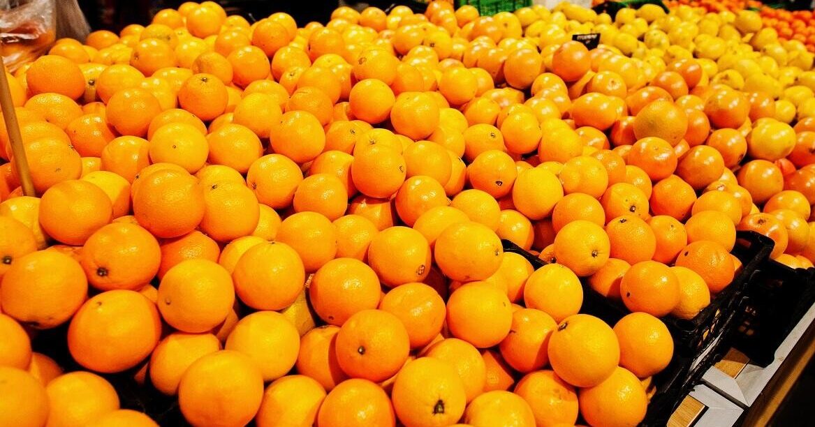 Апельсины с наценкой в 360% нашли на рынке недалеко от Минска