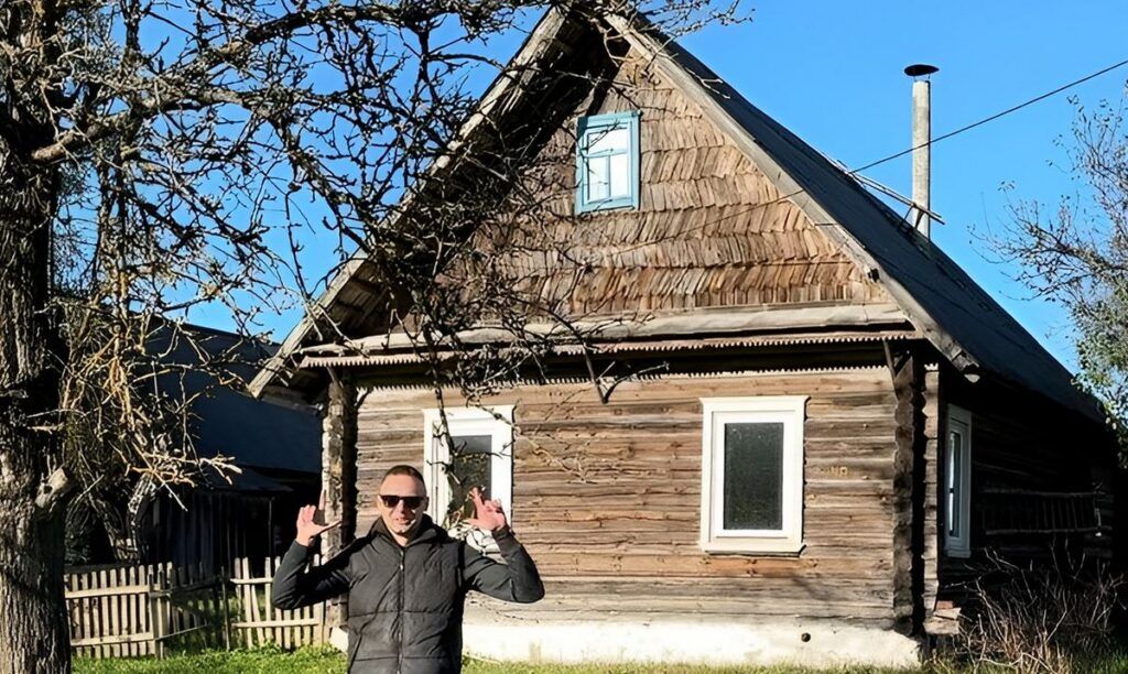 Узнали, почему агент по недвижимости из Минска купил дом в Мядельском районе