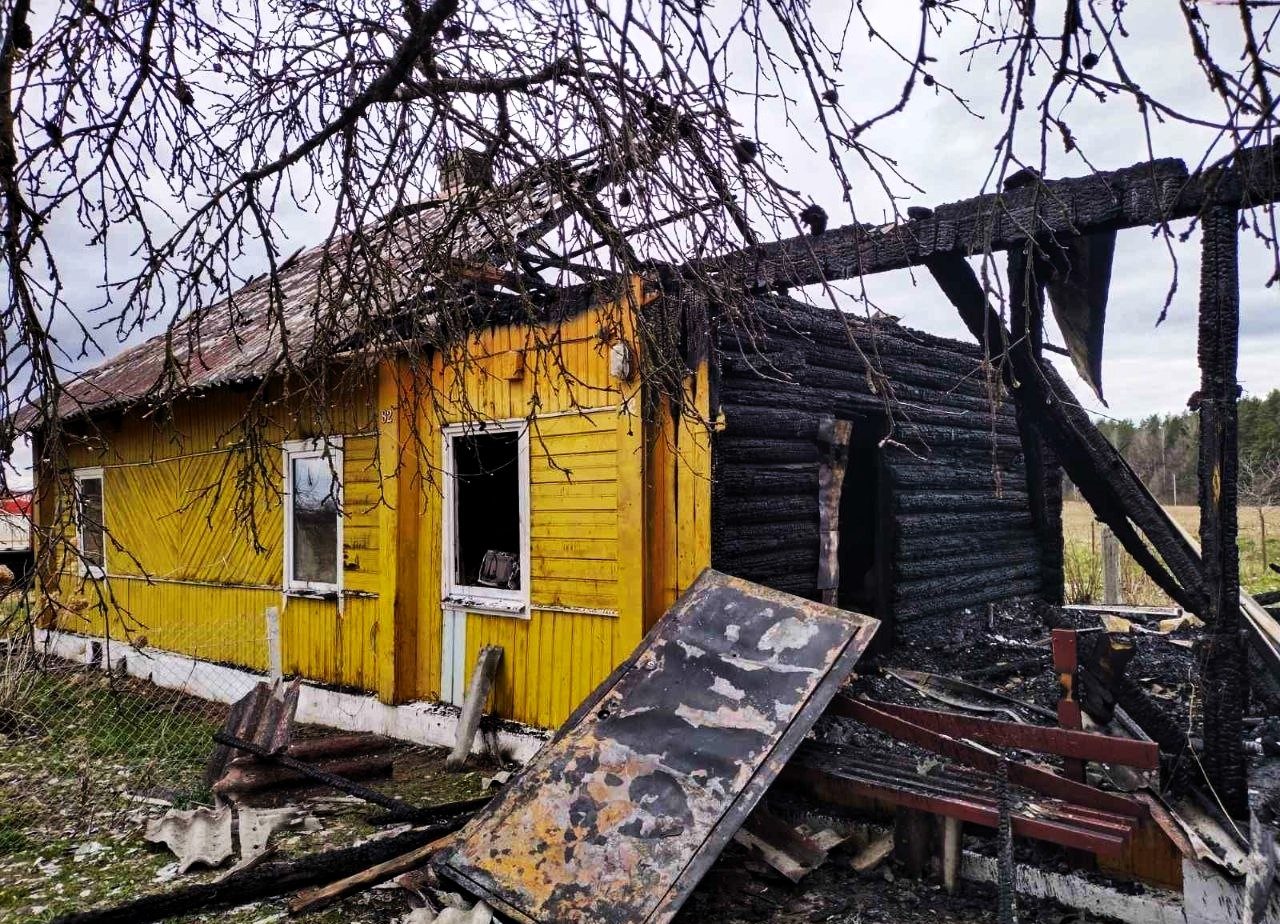 Дом остался без крыши после пожара в деревне Воложинского района