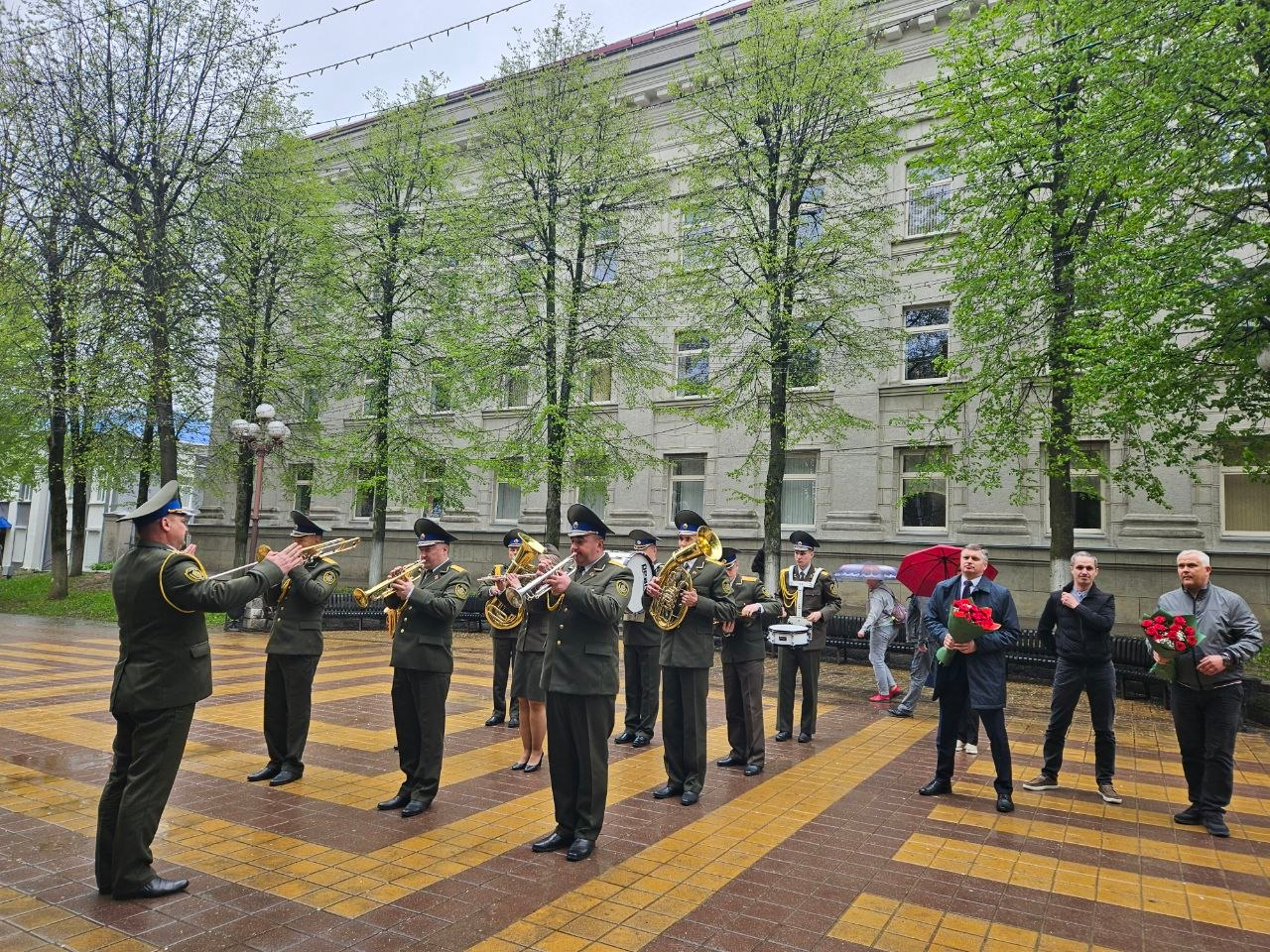 Песни Победы звучали в Молодечно для ветеранов Великой Отечественной войны