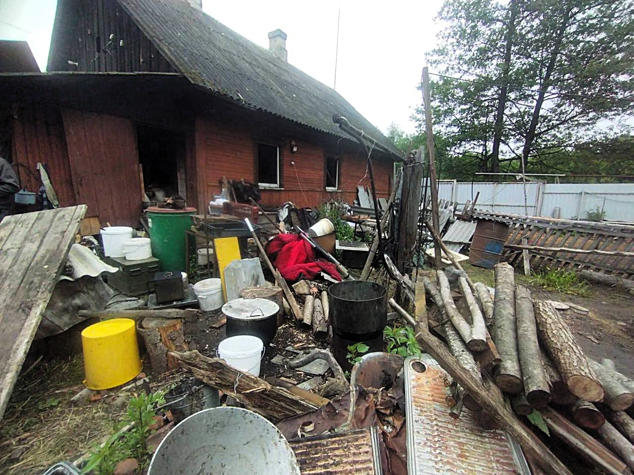 Повреждено имущество и закопчены стены дома после пожара в Воложинском районе