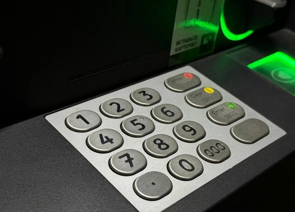 Перебои в работе карточек одного из банков возможны днём 14 мая