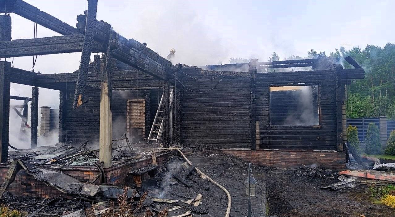 Крыша деревянной бани сгорела в Воложинском районе