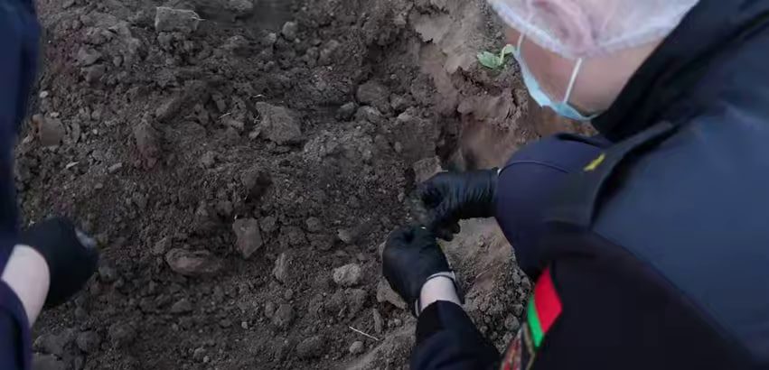 Мать и сын убили сожителя, сожгли тело и развеяли прах над огородом