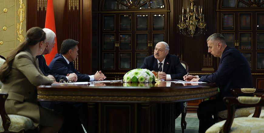 Александр Лукашенко рассказал о встрече с представителями Владимира Зеленского