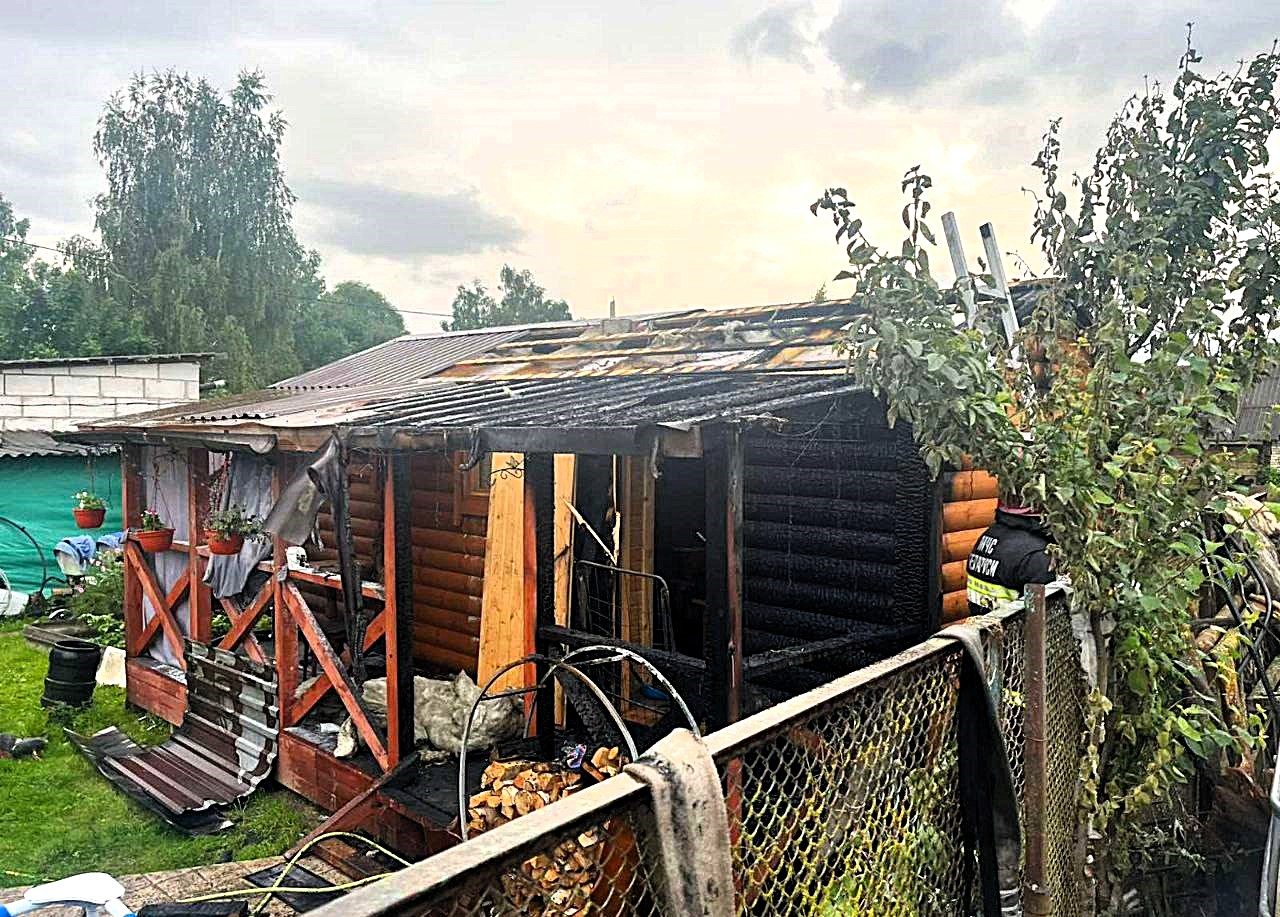 Баня с террасой горела в деревне под Воложином