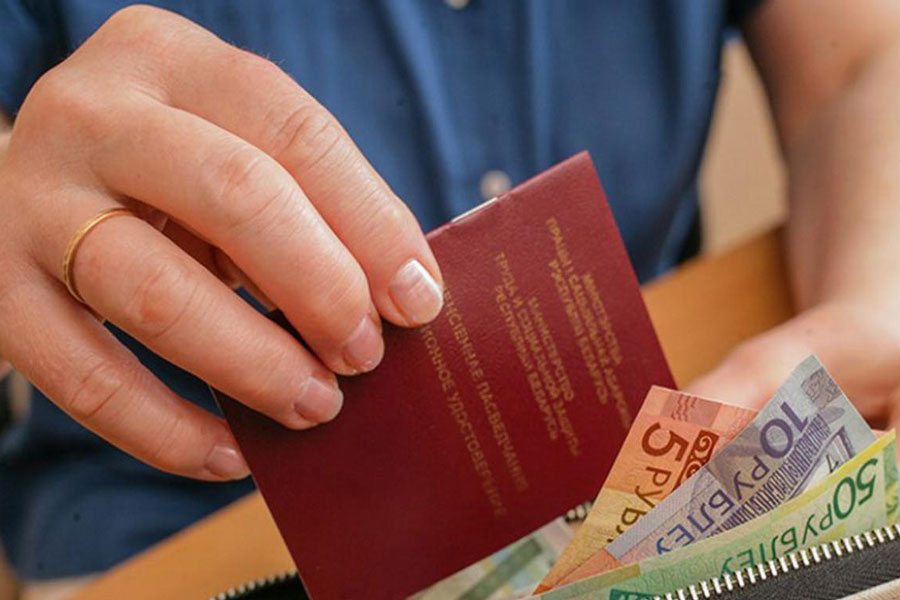 С августа вырастут детские пособия и надбавки к пенсиям для тех, кому больше 75 лет